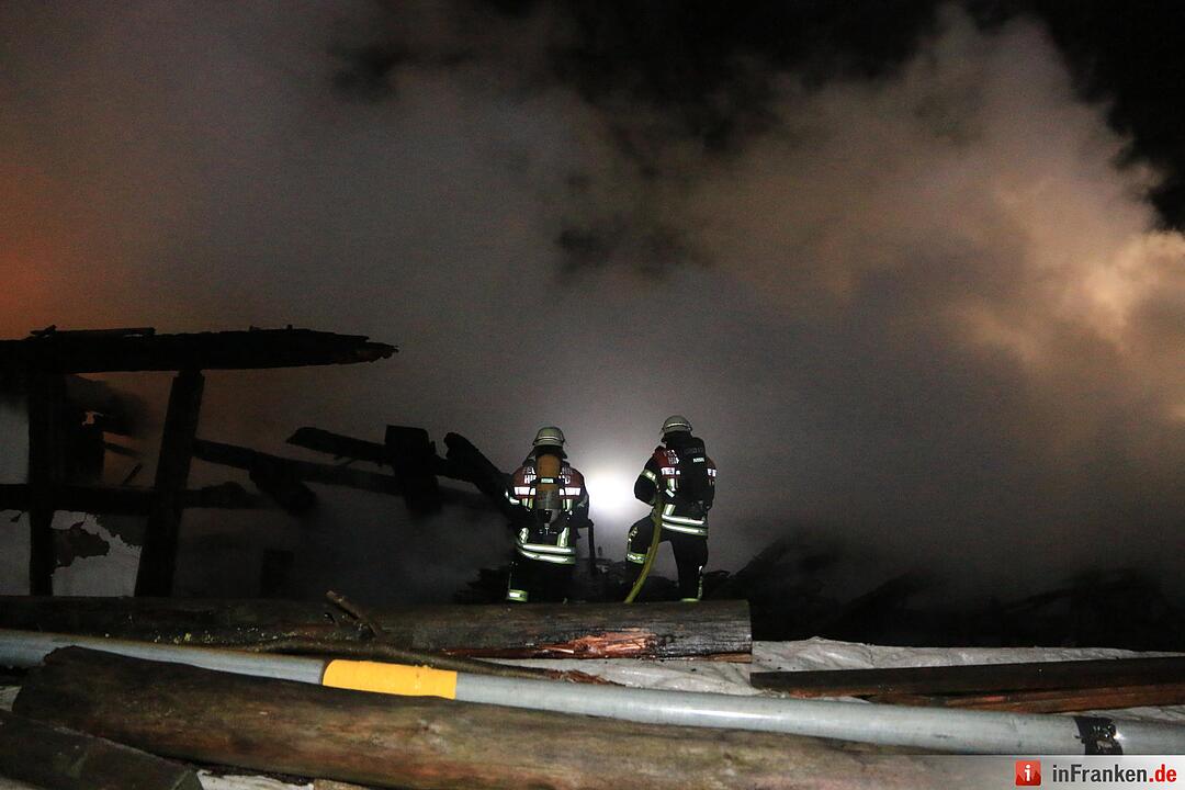 Großeinsatz: Scheunenbrand in Seigendorf