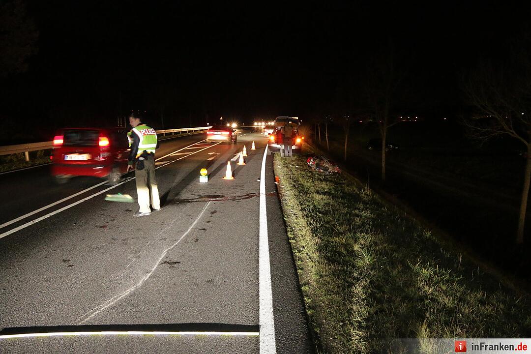 Pkw und Roller kollidieren auf B22 bei Birkach