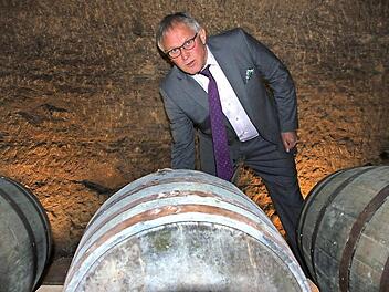 Bernd Holzmann möchte in Kronach die alte Bierbrautradition wieder aufleben lassen. Dafür investierte der Unternehmer rund 200 000 Euro in die Renovierung und den Ausbau seines Kellers in der Oberen Stadt. Fotos: Veronika Schadeck