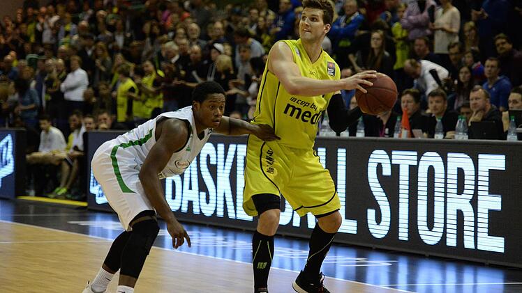 Lukas Palyza gegen Ricky Harris. Foto: Peter Mularczyk