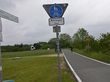 Nach Hauptendorf und weiter nach Niederndorf wird der Rad- und Fußweg ab Schaeffler künftig beleuchtet.  Foto: Bernhard Panzer