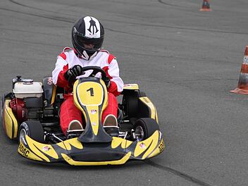 Seine derzeit prächtige Form stellte Lars Wunder beim Heimrennen unter Beweis. Nach den Siegen in Bad Berneck und Bamberg (auch Gesamtsieger) verzeichnet der in der Klasse 4 startende Kartfahrer seinen dritten Sieg.  Foto: Michael Wunder