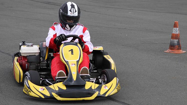 Seine derzeit prächtige Form stellte Lars Wunder beim Heimrennen unter Beweis. Nach den Siegen in Bad Berneck und Bamberg (auch Gesamtsieger) verzeichnet der in der Klasse 4 startende Kartfahrer seinen dritten Sieg.  Foto: Michael Wunder