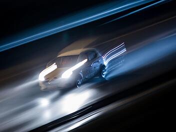 Ein BMW-Fahrer (54) raste am Sonntagabend mit &uuml;berh&ouml;hter Geschwindigkeit auf einen Fu&szlig;g&auml;nger zu. Die Polizei ermittelt nun wegen eines versuchten T&ouml;tungsdelikts. Symbolfoto: Frank Rumpenhorst/dpa