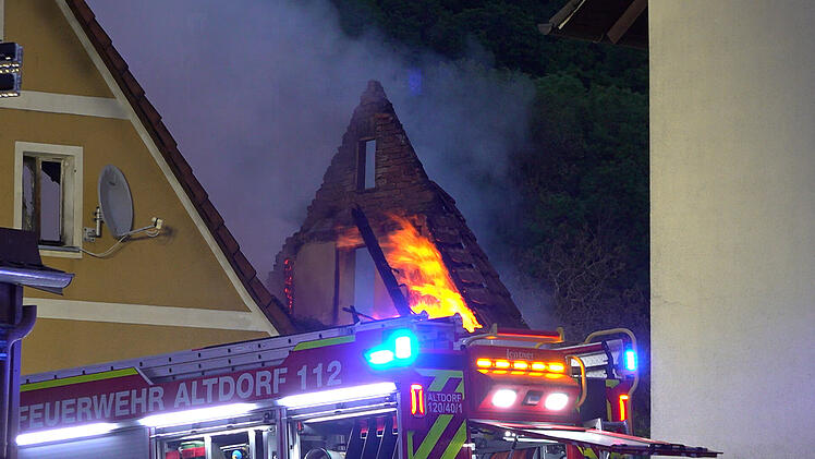 Gewaltiger Gro&szlig;brand im N&uuml;rnberger Land - 78-J&auml;hriger verletzt