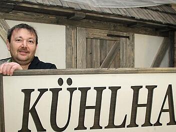 Die Beschilderung des Kühlhauses ist schon fertig, ansonsten hat "Gründla"-Wirt Werner Pittroff alle Hände voll zu tun mit dem Umbau zur Brauereiwirtschaft. Fotos: Stephan Tiroch