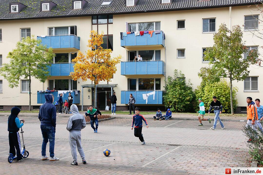 Bundesinnenminister Thomas de Maizière (CDU) hat das Balkanzentrum in Bamberg besucht