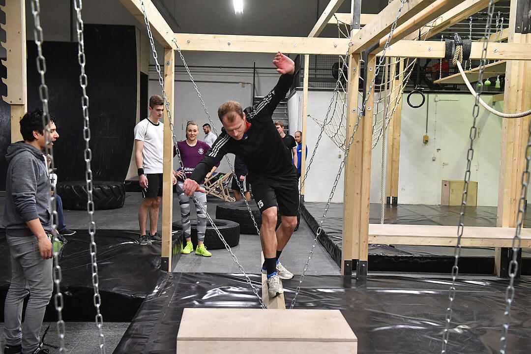Franken-Ninjas - Drei Sportler aus der Region testen die Hindernis-Sporthalle "Warriors Luck" in Erlangen