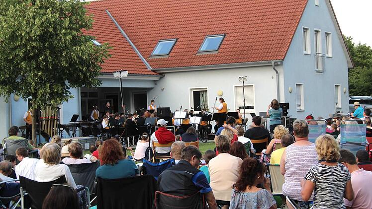 Impressionen vom Open-Air-Konzert der Stadtjugendkapelle     Foto: Richard Sänger