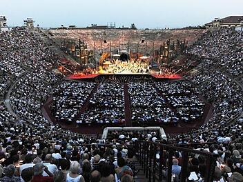 Arena. Verona.Gänsehaut. Annette Frier und Michael Kessler blicken in der berühmten Arena di Verona hinter die Kulissen.