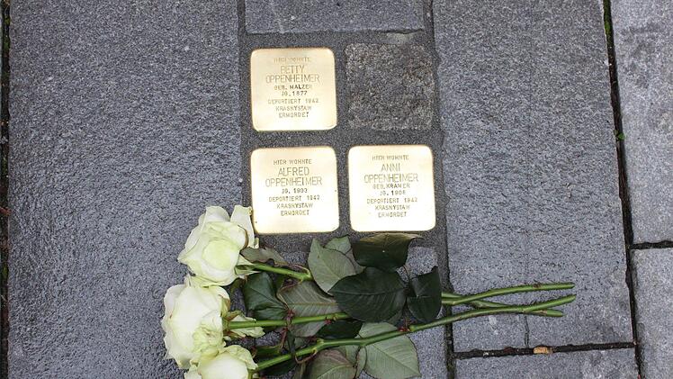 Gedenksteine für Alfred, Anni und Betty Oppenheimer in der Inneren Bamberger Straße