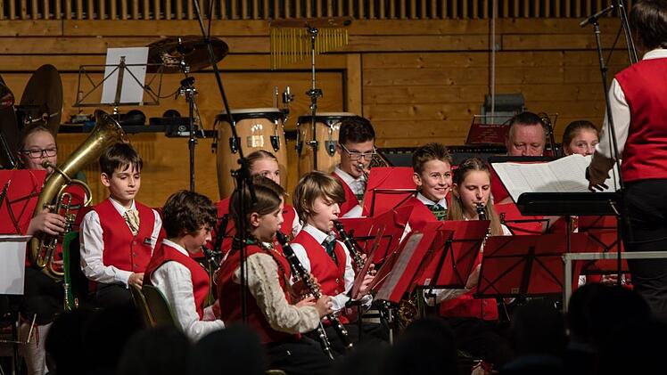 Impressionen vom Weihnachtskonzert in der Franz-Goebel-Halle in RödentalFoto: Vincent Kaibarta