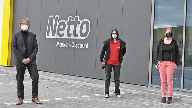 Sie feierten die Er&ouml;ffnung des neuen "Netto"-Lebensmittel-Discounters in Maroldsweisach, von links: Gebietsleiter/Expansion Dirk Reisert, Regionalvertriebsleiter Holger Schwarz, Marktleiterin Sandra Kriwanek, Verkaufsleiterin Beate Wimmelbacher und B&uuml;rgermeister Wolfram Thein.