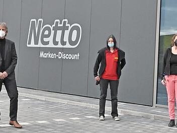 Sie feierten die Eröffnung des neuen "Netto"-Lebensmittel-Discounters in Maroldsweisach, von links: Gebietsleiter/Expansion Dirk Reisert, Regionalvertriebsleiter Holger Schwarz, Marktleiterin Sandra Kriwanek, Verkaufsleiterin Beate Wimmelbacher und Bürgermeister Wolfram Thein.