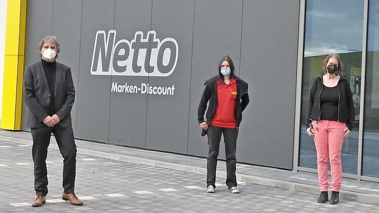Sie feierten die Eröffnung des neuen "Netto"-Lebensmittel-Discounters in Maroldsweisach, von links: Gebietsleiter/Expansion Dirk Reisert, Regionalvertriebsleiter Holger Schwarz, Marktleiterin Sandra Kriwanek, Verkaufsleiterin Beate Wimmelbacher und Bürgermeister Wolfram Thein.