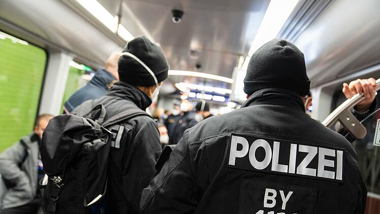 Coronavirus - 3G Kontrollen im Nürnberger ÖPNV