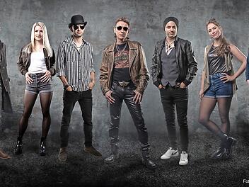 Die „Maffay Show Band“ tritt in Hallstadt auf.
