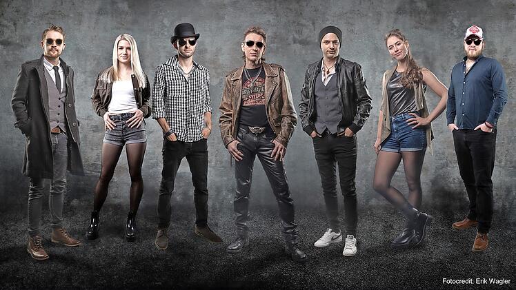 Die „Maffay Show Band“ tritt in Hallstadt auf.