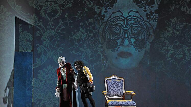 Turbulente Verwechslungen: Szene aus der Neuinszenierung von "Figaros Hochzeit" am Landestheater Coburg.Foto: Andrea Kremper