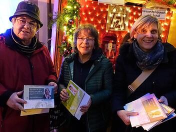 Doris Wüstner (links) mit den Initiatorinnen Karola Schürrle und Gabriele Wille  Foto: Gabriela Ruyter