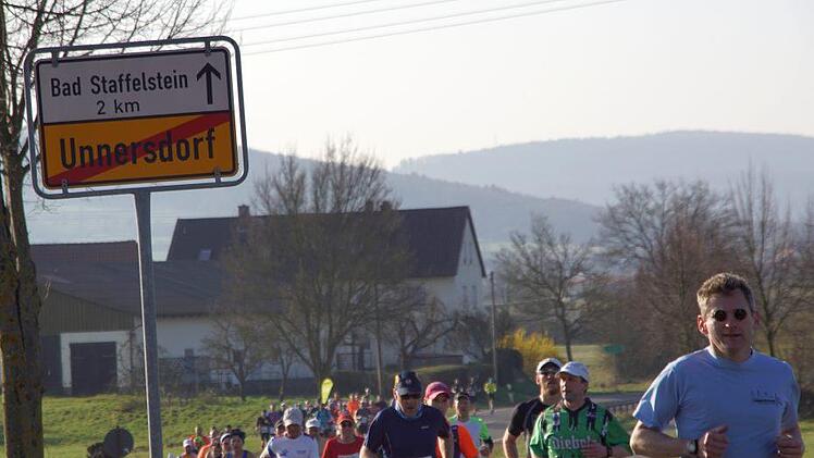 Landschafts- und Genussmarathon nennt sich der Obermain-Marathon, bei dem die anspruchsvolle Strecke von Bad Staffelstein ...