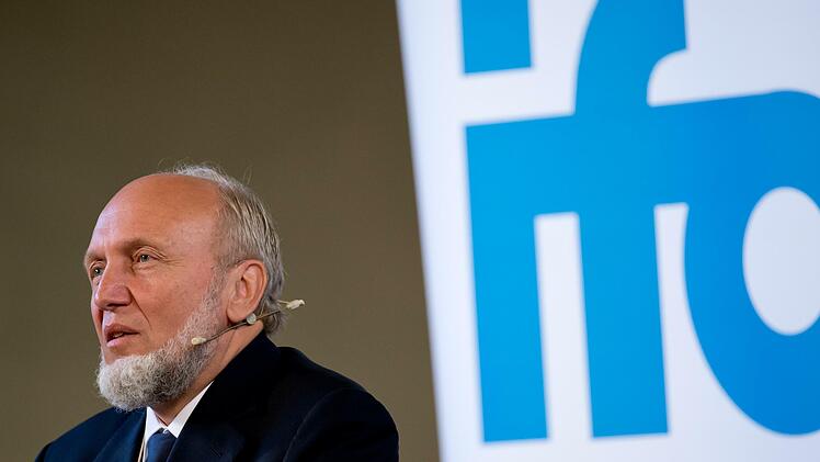 Hans-Werner Sinn, der (ehemalige) Käpt'n Ahab der Wirtschaftsmeinungsforschung und Gründer des Ufo--- nein Ifo-Instituts...