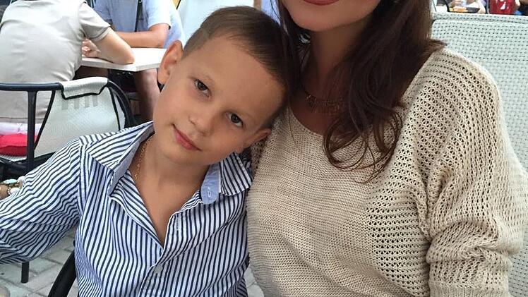 Olga und ihr Sohn Mischa auf einem älteren Foto.