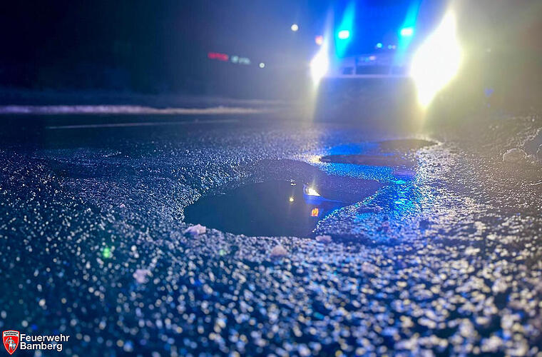 Plötzliches Schlagloch in Bamberg: Autos müssen abgeschleppt werden