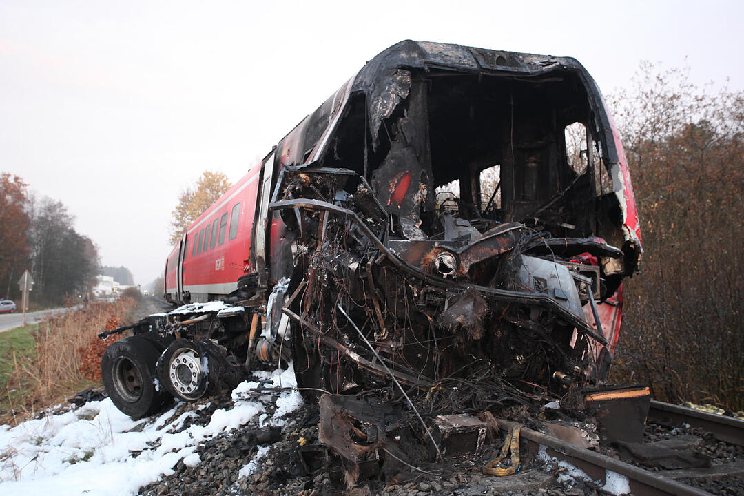 Tagbilder: Zugunglück in der Oberpfalz