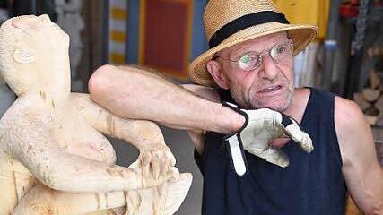 Bildhauer Peter May lässt sich von seiner Umgebung inspirieren. Foto: Ronald Rinklef
