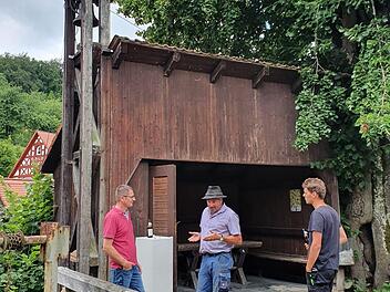 Glockenturm und Unterstellhaus haben viele Funktionen im Dorf. Fotos: Carmen Schwind