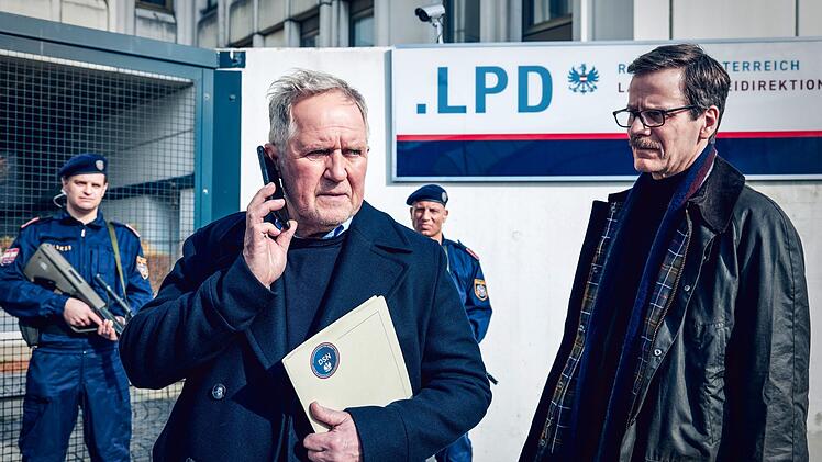 Moritz Eisner (Harald Krassnitzer) und Gerold Schubert (Dominik Warta) vom Staatsschutz wollen beide in Österreich für Recht und Ordnung sorgen. In ihren Methoden und Werten unterscheiden sich die Männer allerdings deutlich.