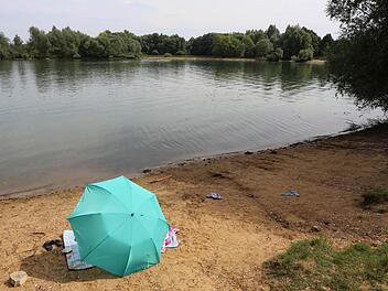 Ein 47-Jähriger ist am Samstag in einem Baggersee in Hirschaid ertrunken. Gebadet wird dort weiterhin. Foto: Barbara Herbst.