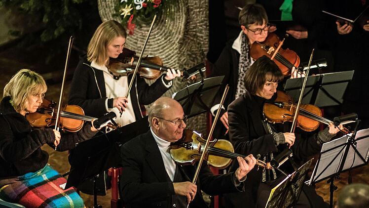 Die Sängervereinigun Bad Rodach und das Collegium musicum Hildburghausen unter der Gesamtleitung von Kirchenmusikdirektor Torsten Sterzik gestalteten ein Konzert in der Kirche St. Salvator in Untersiemau.Foto Jochen Berger