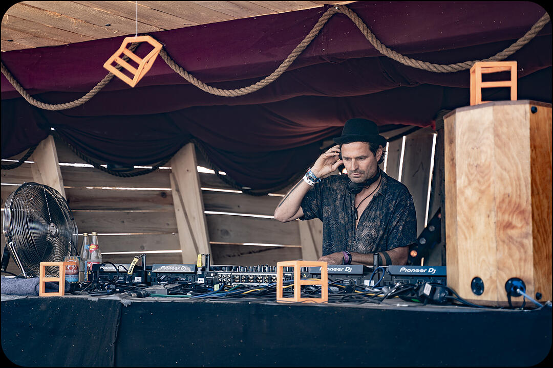 Love, Fire & Electronic Beats!