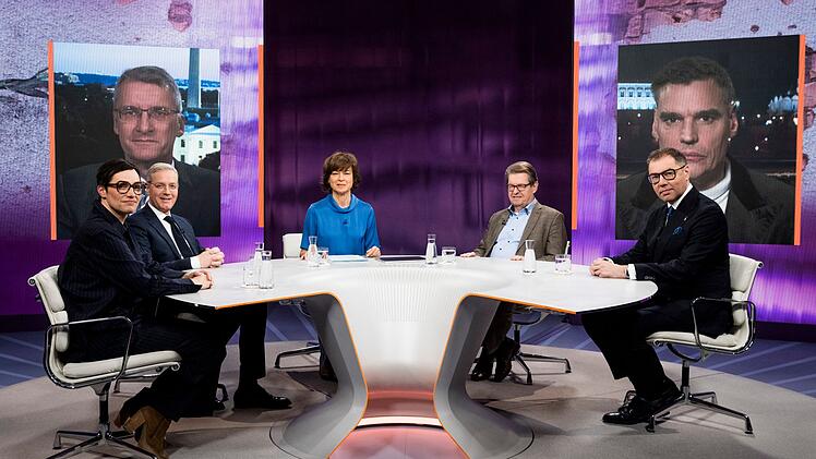 Zur Sendung "Trumps Plan f&uuml;r die Ukraine - Kompromiss oder Kapitulation?" lud Maybrit Illner (Mitte) Nicole Deitelhoff (von links),	Norbert R&ouml;ttgen (CDU), Ralf Stegner (SPD) und Oleksii Makeiev ein. Zugeschaltet waren Elmar Theve&szlig;en aus Washington und Armin Coerper aus Moskau.