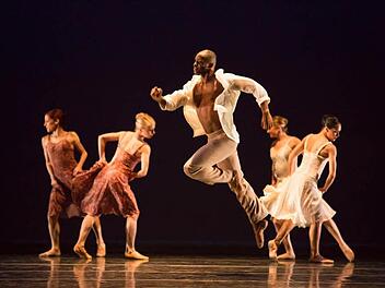 Auch Ballett gehört von Anfang an zum Theaterring in Bad Kissingen. In diesem Jahr steht die River North Dance Company aus Chicago auf dem Programm.  Foto: Cherryl Mann