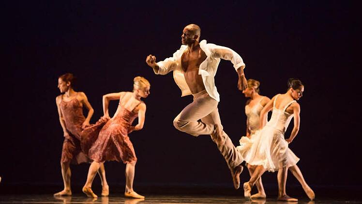Auch Ballett gehört von Anfang an zum Theaterring in Bad Kissingen. In diesem Jahr steht die River North Dance Company aus Chicago auf dem Programm.  Foto: Cherryl Mann