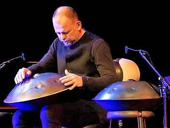 Martin Kälberer bearbeitete das Hang mit all seiner Kunst. Foto: Blum