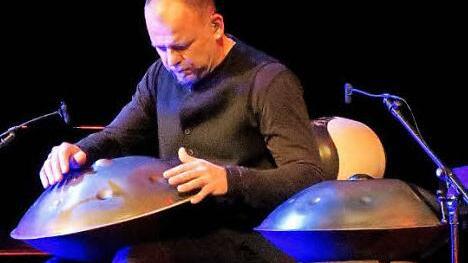 Martin Kälberer bearbeitete das Hang mit all seiner Kunst. Foto: Blum