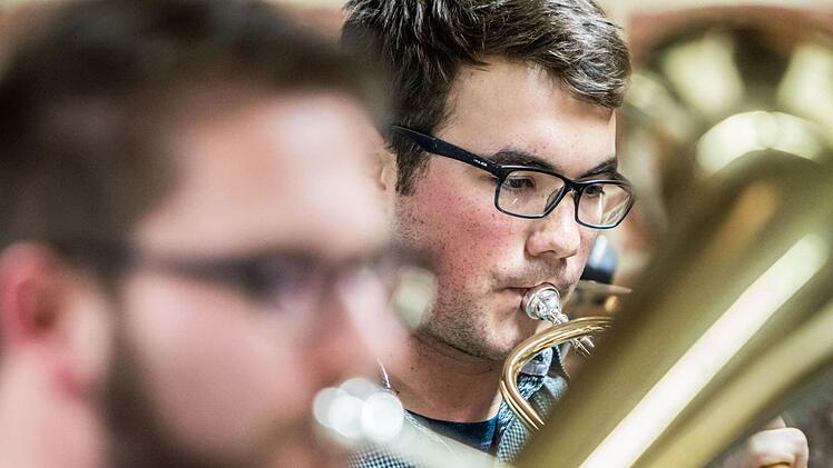 Impressionen von der Probenarbeit des Musikvereins Rödental für das Weihnachtskonzert in der Franz-Goebel HalleFoto: Jochen Berger