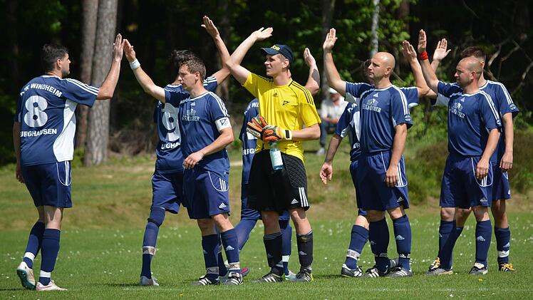 Die Fußballer der DJK Windheim haben bis zur Winterpause fünf Spiele gewonnen, fünf verloren und drei unentschieden gespielt.  Foto: Björn Hein