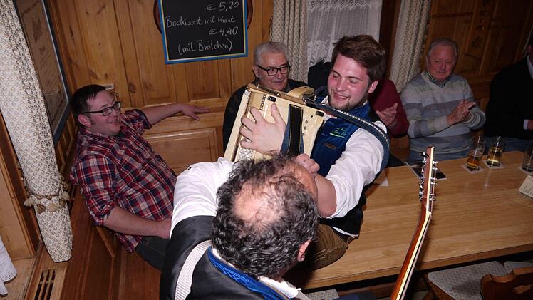 A echte Gaudi: das Wirtshaussingen in Ebersdorf bei Coburg. Foto: Berthold Köhler