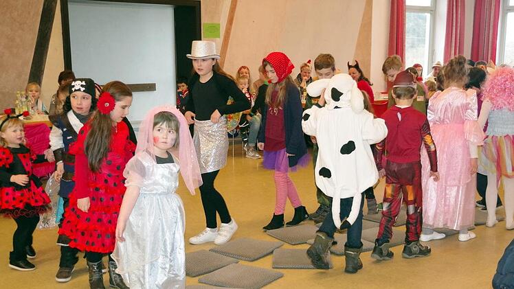 Feiern wir die Gro&szlig;en konnten die kleinen "Fl&ouml;&szlig;er" am Faschings-Dienstag in Friesen.