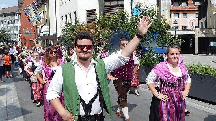 Am Sonntag fand ein Festzug zum Bierstadel statt. Foto: Horst Wunner