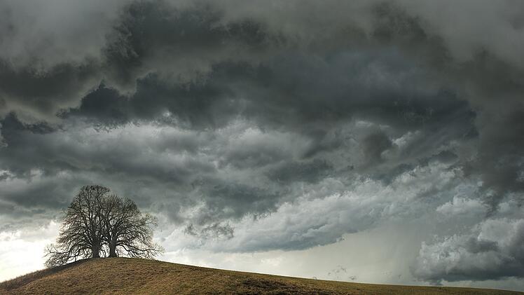 Symbolbild: Unwetter zieht auf