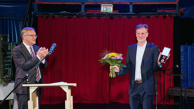 Bamberg: Aufgrund seines au&szlig;ergew&ouml;hnlichen Engagements - Emil Hartmann wurde hoch ausgezeichnet