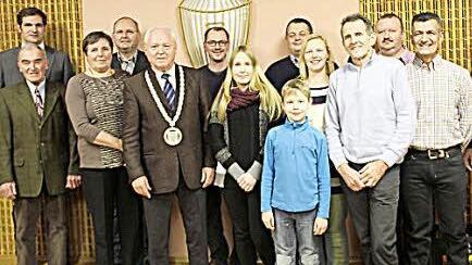 Die Gemeinde Michelau ehrte die erfolgreichen Sportler und Züchter für ihre herausragenden Leistungen. Erstmals dabei die Vizeweltmeisterin im Häkeln, Luisa Köhler (Siebte von links) Foto: Gerda Völk