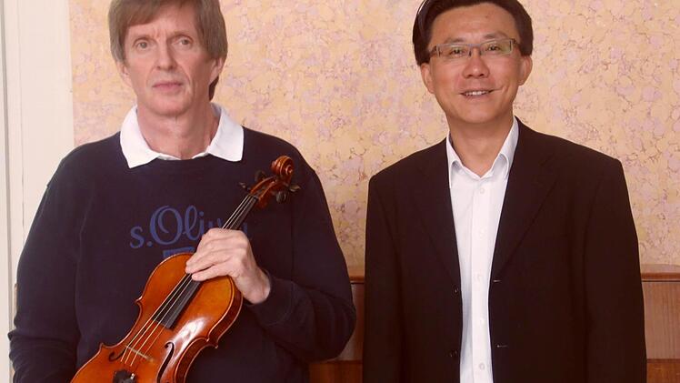 Frithjof Greiner und Daxi Pan gestalteten ein Rathauskonzert in Neustadt. Foto: privat