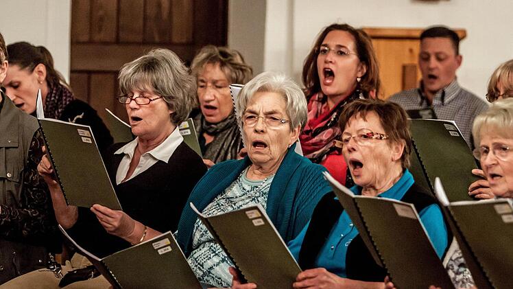 Impressionen von der Probenarbeit an Helmut Mitzenheims "Weihnachtsoratorium".Foto: Jochen Berger